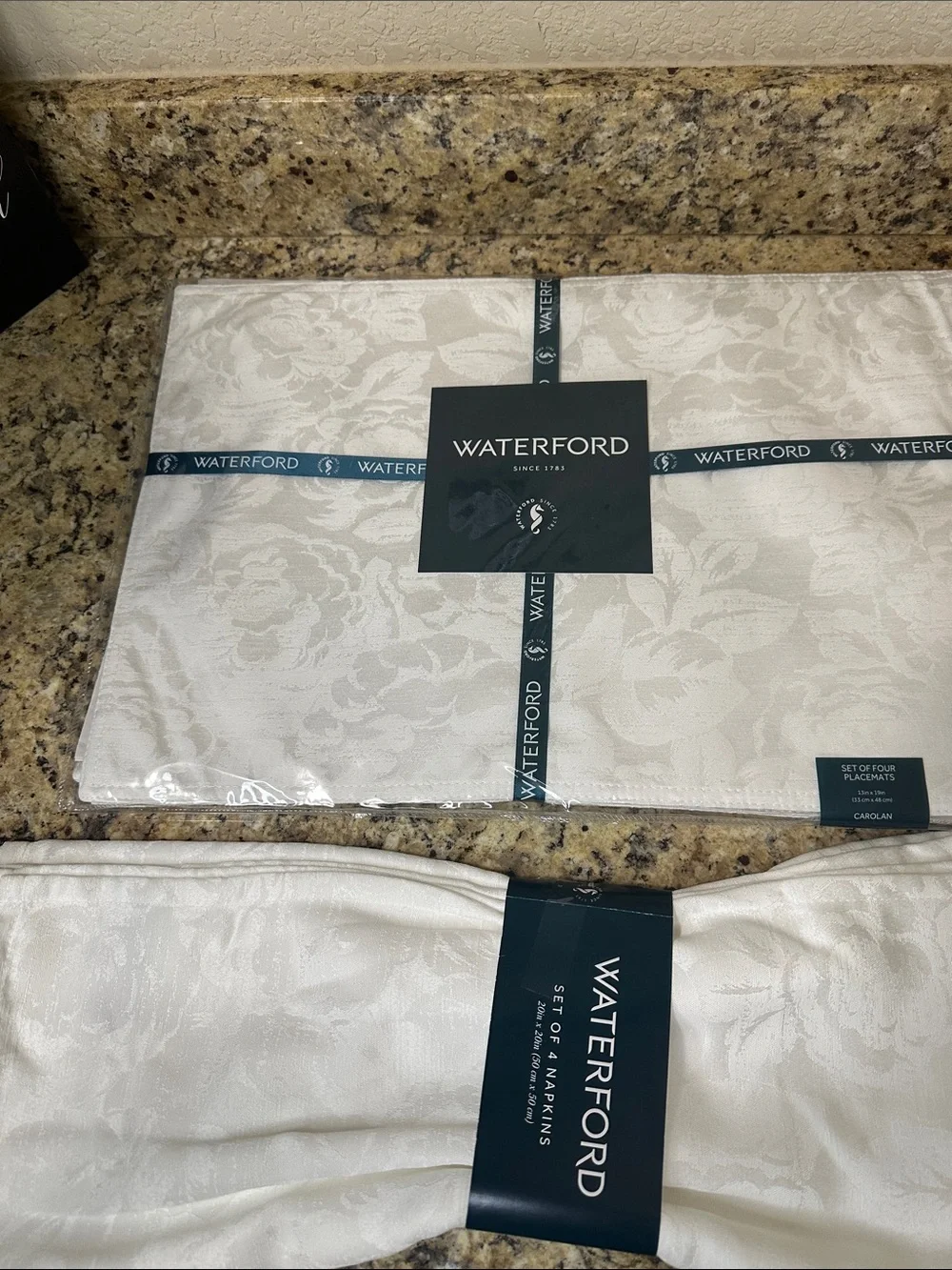 🎈New🎈Waterford Carolan White Set of Four Placements and Set of Four Napkins